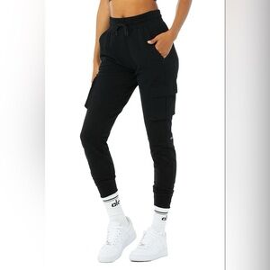 Alo Yoga Unwind Cargo Sweatpants XS Black | Soft Fleece Joggers 🖤